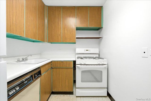 110-11 Queens Boulevard 6M, Forest Hills, NY 11375