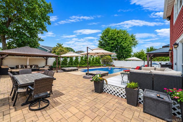 16 Bragg Drive, Lake Grove, NY 11755