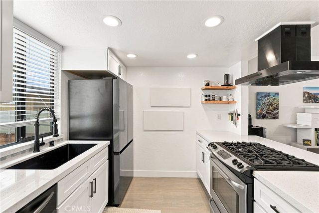 2609 Nelson Avenue F, Redondo Beach, CA 90278
