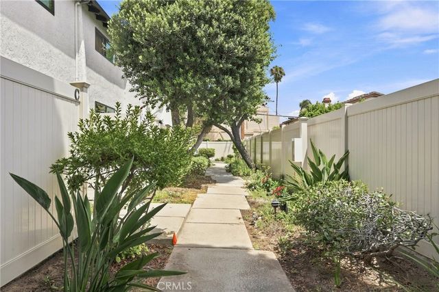 2609 Nelson Avenue F, Redondo Beach, CA 90278