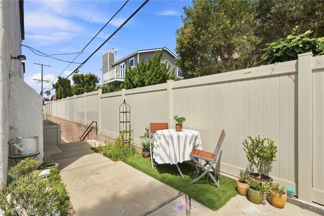 2609 Nelson Avenue F, Redondo Beach, CA 90278