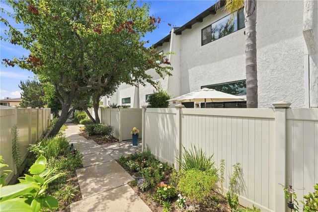 2609 Nelson Avenue F, Redondo Beach, CA 90278