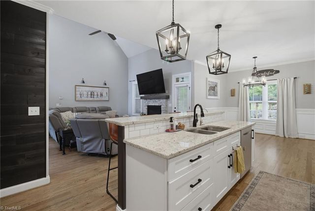 179 Pipers Ridge West, Winston-salem, NC 27127