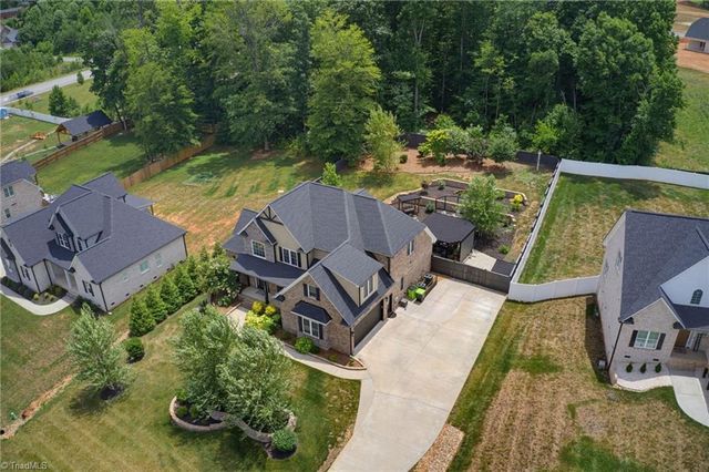 179 Pipers Ridge West, Winston-salem, NC 27127