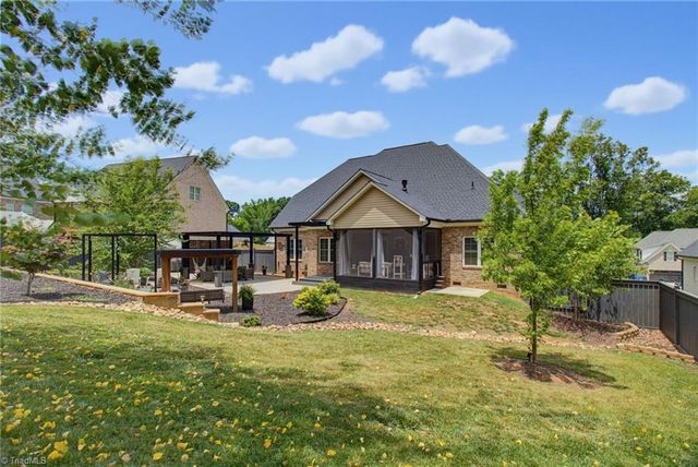 179 Pipers Ridge West, Winston-salem, NC 27127