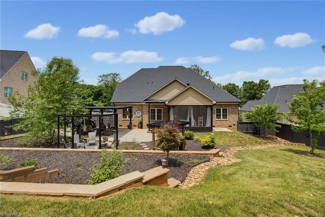 179 Pipers Ridge West, Winston-salem, NC 27127