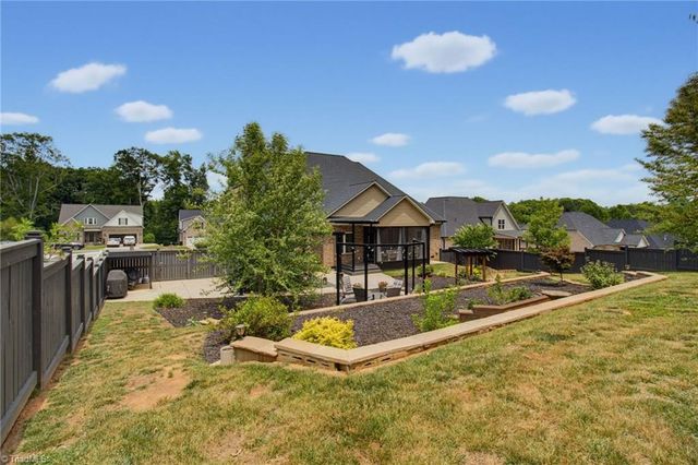 179 Pipers Ridge West, Winston-salem, NC 27127