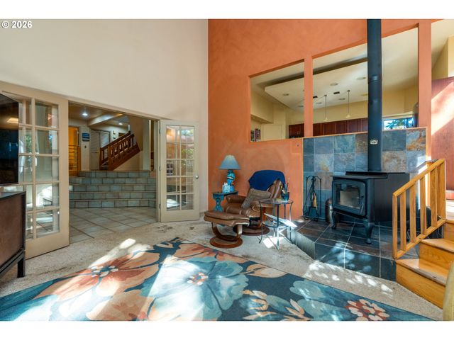 1355 Sw RUSS Ln, Mc Minnville, OR 97128