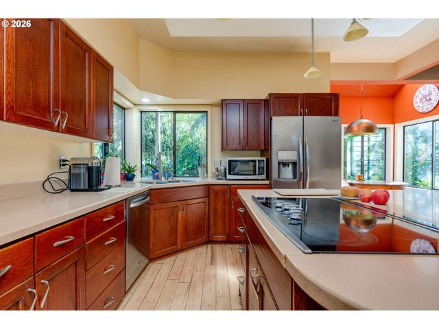 1355 Sw RUSS Ln, Mc Minnville, OR 97128