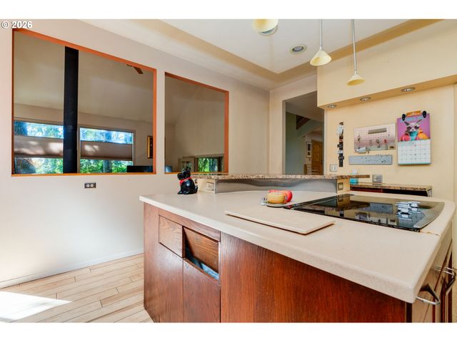 1355 Sw RUSS Ln, Mc Minnville, OR 97128