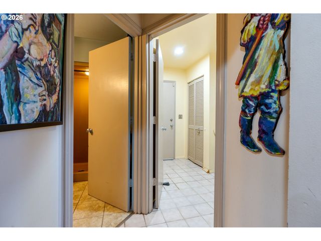 1355 Sw RUSS Ln, Mc Minnville, OR 97128