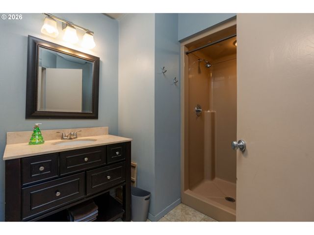 1355 Sw RUSS Ln, Mc Minnville, OR 97128