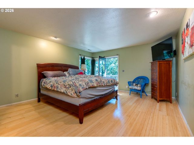1355 Sw RUSS Ln, Mc Minnville, OR 97128