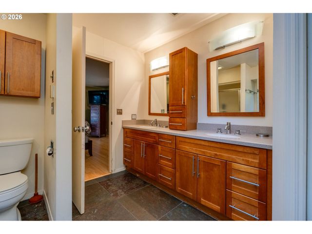 1355 Sw RUSS Ln, Mc Minnville, OR 97128