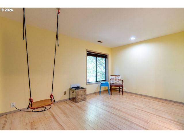 1355 Sw RUSS Ln, Mc Minnville, OR 97128