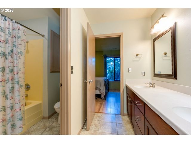 1355 Sw RUSS Ln, Mc Minnville, OR 97128