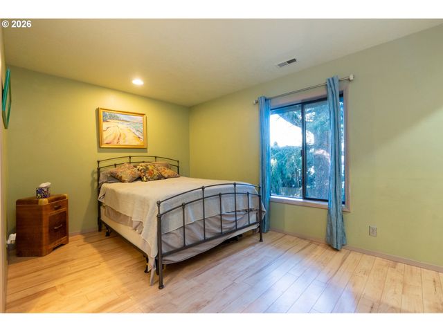 1355 Sw RUSS Ln, Mc Minnville, OR 97128