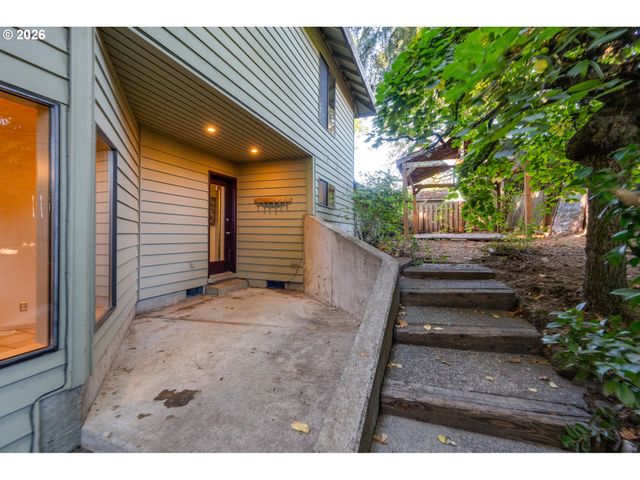 1355 Sw RUSS Ln, Mc Minnville, OR 97128
