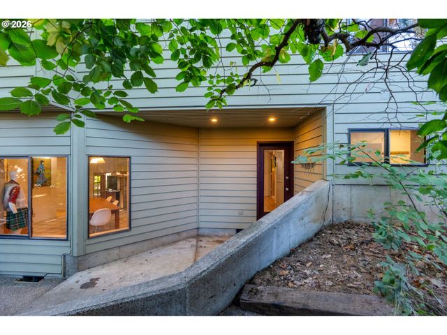 1355 Sw RUSS Ln, Mc Minnville, OR 97128