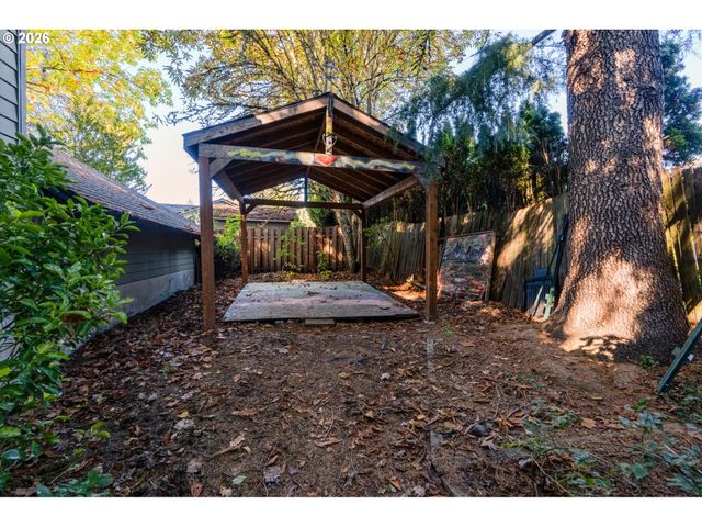 1355 Sw RUSS Ln, Mc Minnville, OR 97128