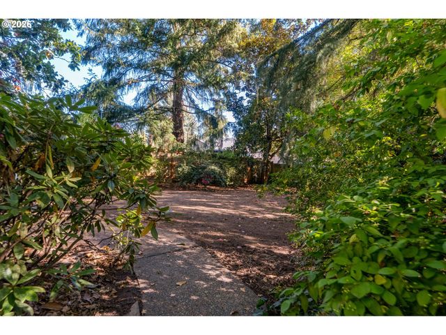 1355 Sw RUSS Ln, Mc Minnville, OR 97128