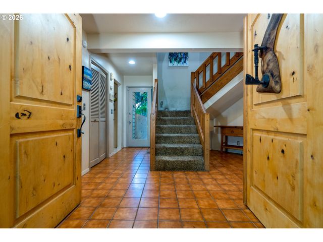 1355 Sw RUSS Ln, Mc Minnville, OR 97128