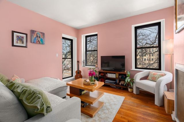 1404 Commonwealth Ave 17, Boston, MA 02135