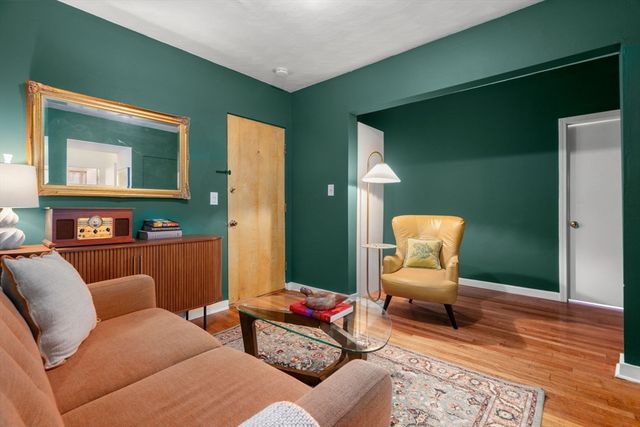 1404 Commonwealth Ave 17, Boston, MA 02135