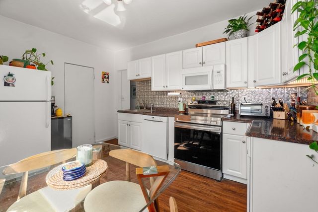 1404 Commonwealth Ave 17, Boston, MA 02135