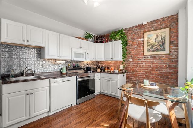 1404 Commonwealth Ave 17, Boston, MA 02135