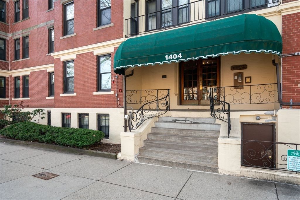 1404 Commonwealth Ave 17, Boston, MA 02135
