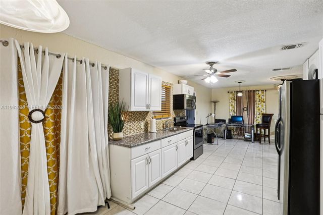 3398 NW 212th St, Miami Gardens, FL 33056