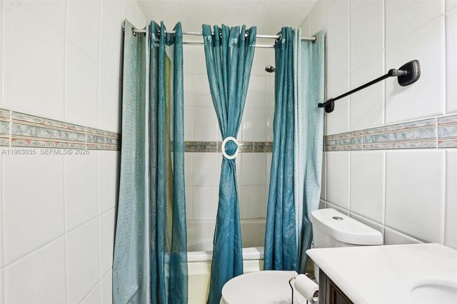 3398 NW 212th St, Miami Gardens, FL 33056