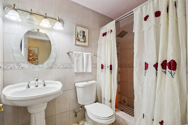 3398 NW 212th St, Miami Gardens, FL 33056