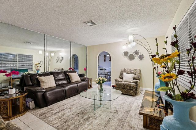 3398 NW 212th St, Miami Gardens, FL 33056