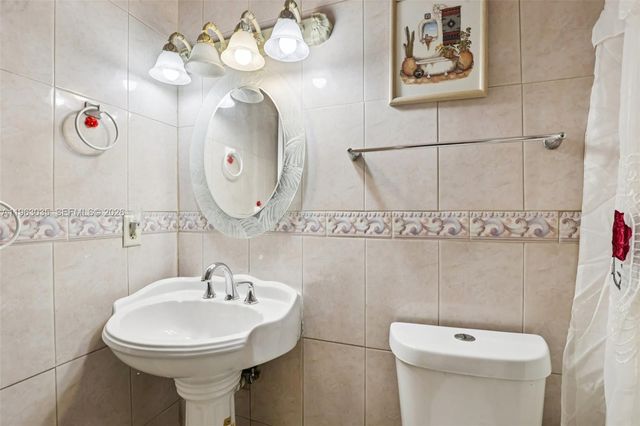 3398 NW 212th St, Miami Gardens, FL 33056