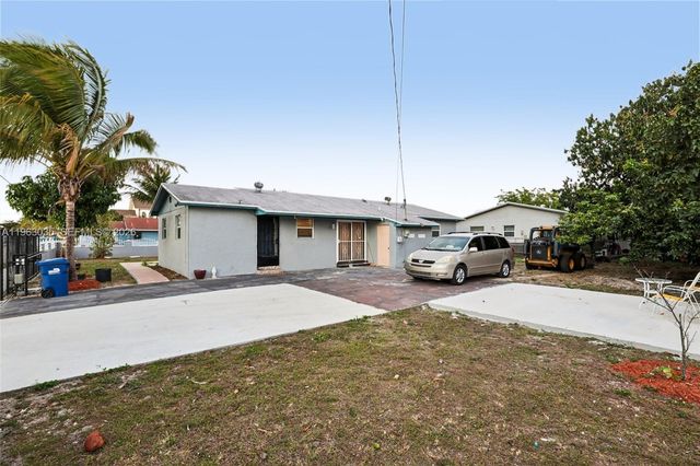 3398 NW 212th St, Miami Gardens, FL 33056