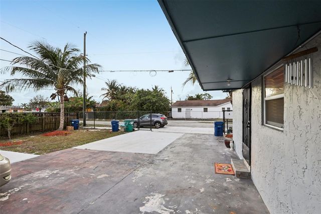 3398 NW 212th St, Miami Gardens, FL 33056