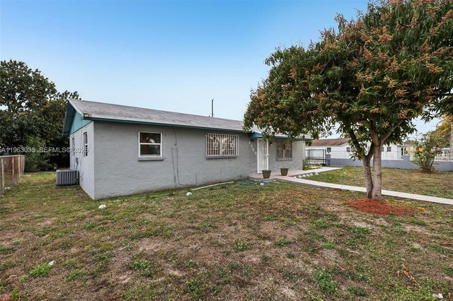 3398 NW 212th St, Miami Gardens, FL 33056