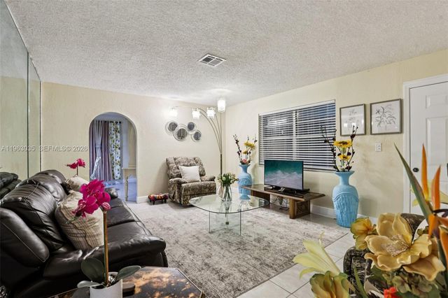 3398 NW 212th St, Miami Gardens, FL 33056