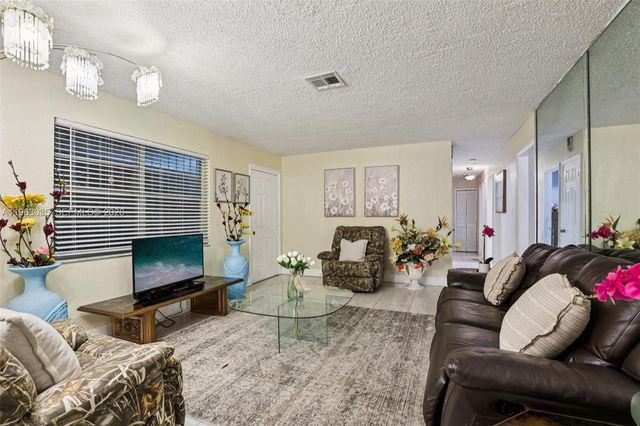 3398 NW 212th St, Miami Gardens, FL 33056