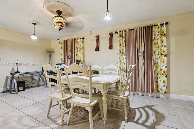 3398 NW 212th St, Miami Gardens, FL 33056