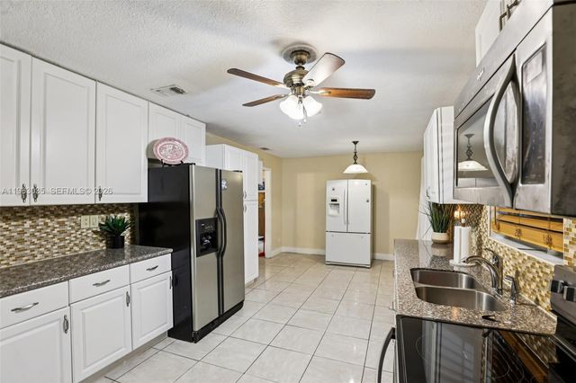 3398 NW 212th St, Miami Gardens, FL 33056