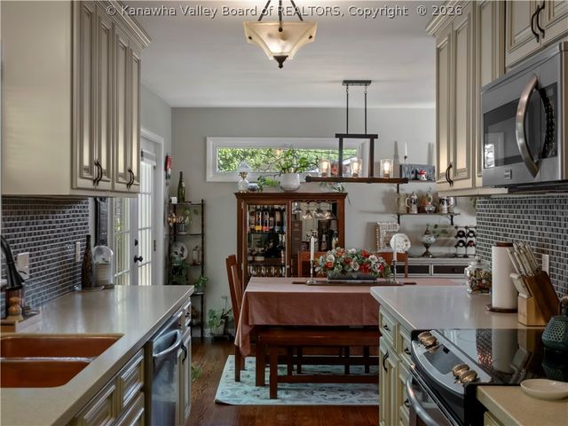 1108 Montrose Drive, South Charleston, WV 25303