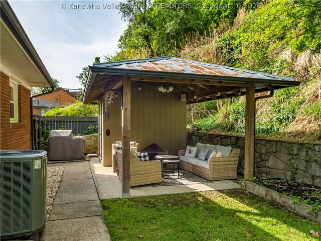 1108 Montrose Drive, South Charleston, WV 25303