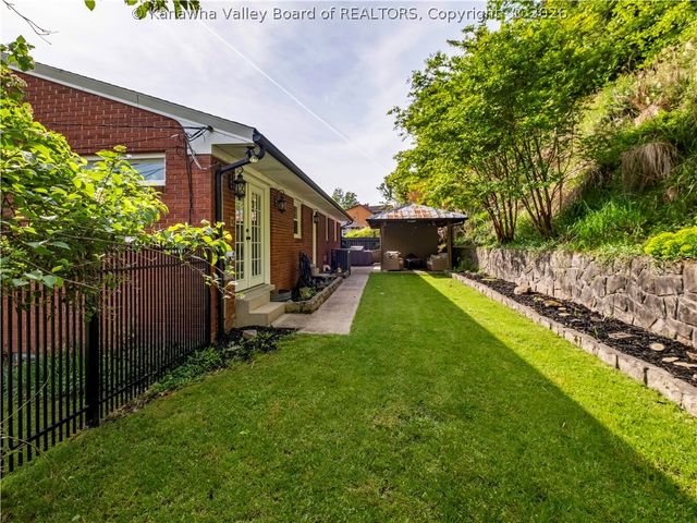 1108 Montrose Drive, South Charleston, WV 25303