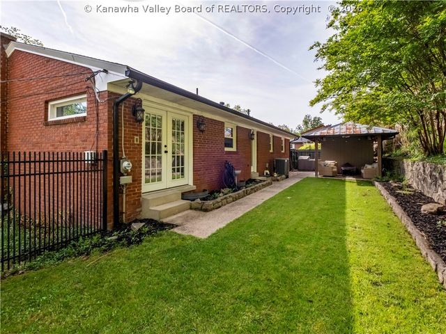 1108 Montrose Drive, South Charleston, WV 25303