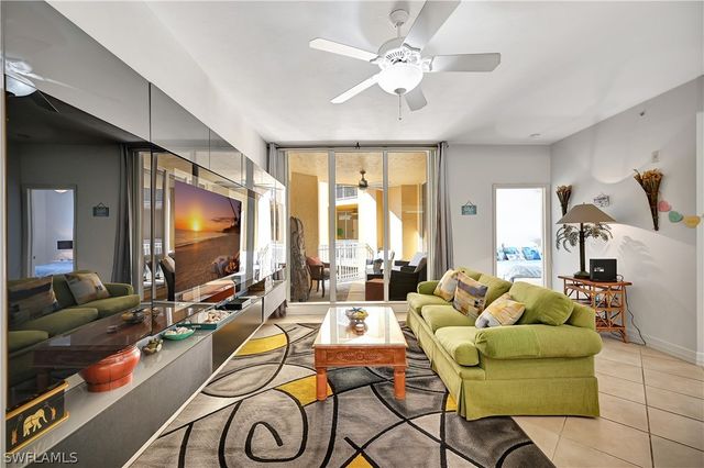 410 Bayfront PL 2409, Naples, FL 34102