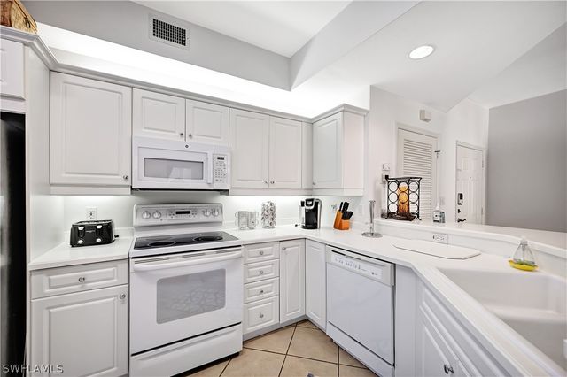 410 Bayfront PL 2409, Naples, FL 34102