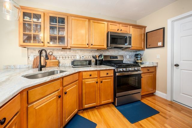 8 Hollyhock Knoll Ct 8, Bourne, MA 02532